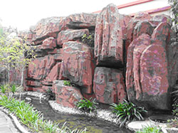 深業(yè)-康怡花園之假山置石水景，是慣用了園藝工程體現(xiàn)手法。